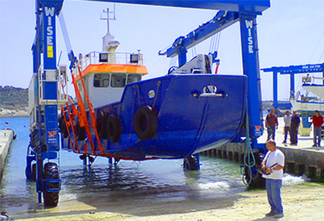 Amphibious Marine Hoist / Boat Hoist